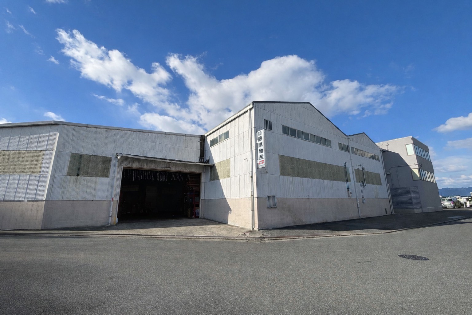 倉庫外観